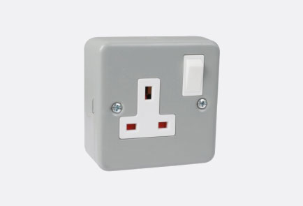 TH6-4 1 Gang Switched Electrical Mains Wall Plug Socket