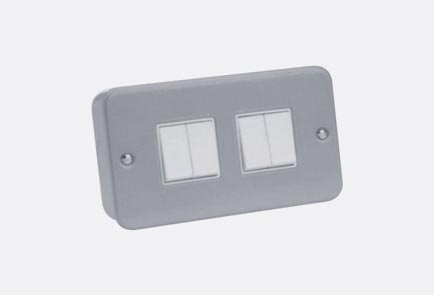 /TH9104 4 Gang 2 Way Metal Clad Light Switch