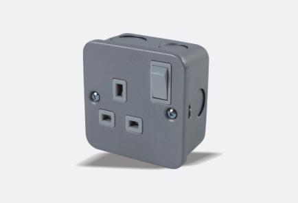 /TH9119 Metal Clad Plug Socket